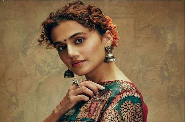 तर तिसऱ्या क्रमांवर बॉलिवूड अभिनेत्री तापसी पन्नूचं नाव आहे.