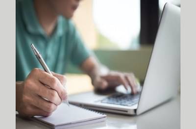 महा करिअर पोर्टलवरुन ऊर्दू भाषा गायब