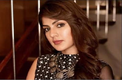 Rhea Chakraborty | रियासंबंधित खोटी माहिती देणाऱ्या शेजारणीला सीबीआयने फटकारले, डिंपल थवानी विरोधात तक्रार दाखल