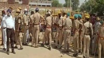 Hathras Case: पीडितेचे कुटुंब प्रचंड दहशतीखाली; गाव सोडण्याच्या मनस्थितीत