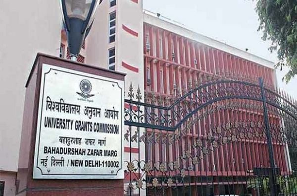UGC कडून देशातील 24 बनावट विद्यापीठांची यादी जाहीर, उत्तर प्रदेश आघाडीवर, महाराष्ट्रातील विद्यापीठाचाही समावेश UGC कडून देशातील 24 बनावट विद्यापीठांची यादी जाहीर, उत्तर प्रदेश आघाडीवर, महाराष्ट्रातील विद्यापीठाचाही समावेश