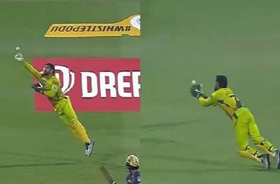 IPL 2020, CSK vs KKR : गोलीकीपर प्रमाणं झेपावत धोनीनं घेतला कॅच, चाहत्यांकडून कौतुकाचा वर्षाव