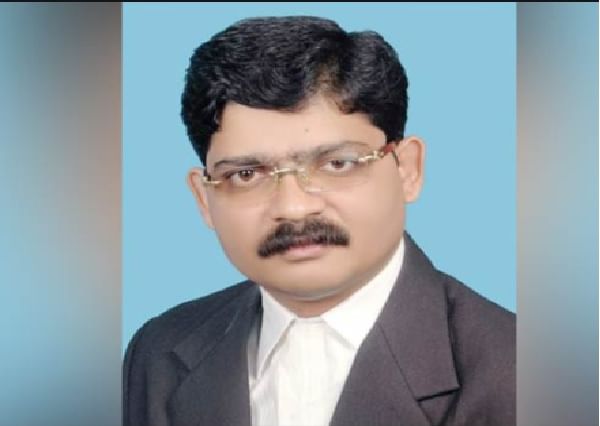 संभाजीराजेंवरील आक्षेपार्ह टीका अंगलट, गुणरत्न सदावर्तेंवर गुन्हा संभाजीराजेंवरील आक्षेपार्ह टीका अंगलट, गुणरत्न सदावर्तेंवर गुन्हा
