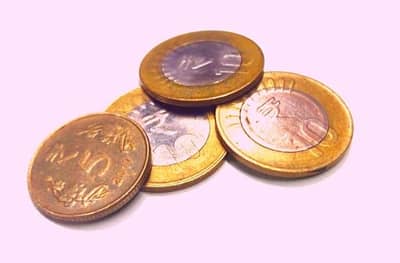 पैसे कमवण्याची सुवर्णसंधी! 5 आणि 10 रुपयांची नाणी विका, लखपती व्हा