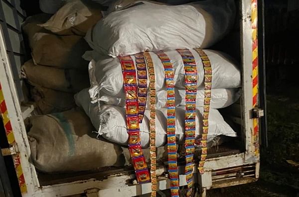 गुजरातमधून नवी मुंबईत गुटख्याची मोठ्या प्रमाणात तस्करी, पोलिसांकडून 50 लाखांचा साठा जप्त