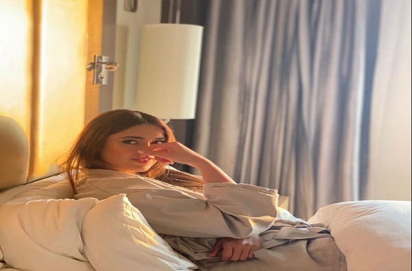 इलियाना डिक्रूज : अभिनेत्री इलियाना डिक्रूजही बॉडी डिस्मॉर्फिक डिसऑर्डरमधून बाहेर पडली आहे. हा एक मानसिक आजार आहे . एका मुलाखतीत  इलियानानं याबाबत सांगितलं होतं. 