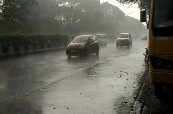 मुंबईसह 16 जिल्ह्यात विजांच्या कडकडाटासह पाऊस, हवामान विभागाचा अंदाज