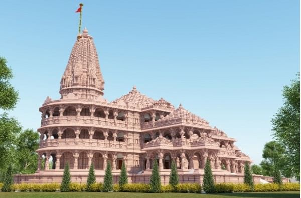  या शिल्पांना मंदिरपरिसरात नेण्याचं काम 'एल अँड टी' या कंपनीच्या मशीनद्वारे करण्यात येत आहे. 