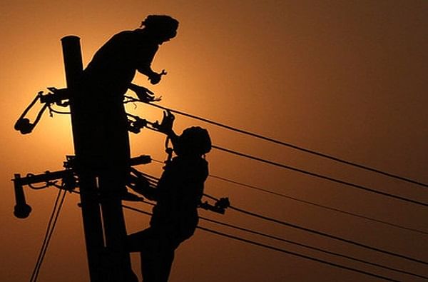 Mumbai Power Cut:  तपास पथकाचा अहवाल आठवडाभरात येणार; दोषी अधिकाऱ्यांवर कारवाई होणारच- राऊत