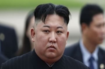 उत्‍तर कोरियाचा प्रमुख आणि जगप्रसिद्ध हुकुमशाह किम जोंग नागरिकांसमोर का रडला?