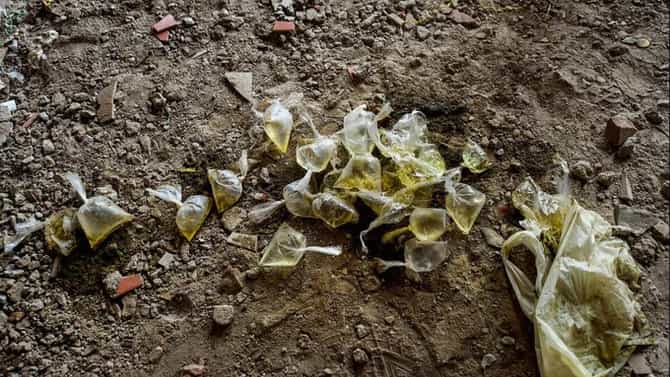 धक्कादायक; उत्तर प्रदेशात झोपेत असलेल्या तीन बहिणींवर अॅसिड हल्ला; गुन्हा दाखल
