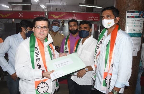 राष्ट्रवादीकडून राज्यपालांना संविधानाची प्रत भेट!, पदाची जाणीव करुन देण्याचा प्रयत्न - परांजपे