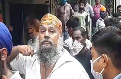 उल्हासनगर मच्छी मार्केटवर पालिकेची धडक कारवाई, गळ्यावर सुरा ठेवून विक्रेत्याचा विरोध