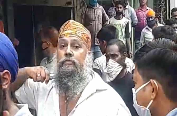 उल्हासनगर मच्छी मार्केटवर पालिकेची धडक कारवाई, गळ्यावर सुरा ठेवून विक्रेत्याचा विरोध