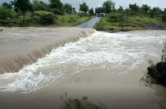 सांगलीत मुसळधार, कृष्णेची पातळी 34 फुटांवर, 12 राज्य मार्ग आणि 59 जिल्हा मार्ग खंडित