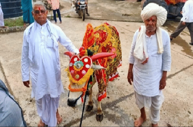 कोरोनाने सख्ख्या भावांचा एकाच दिवशी मृत्यू, दोघेही माजी सरपंच, अख्ख्या गावाने हंबरडा फोडला