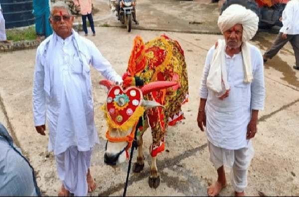 कोरोनाने सख्ख्या भावांचा एकाच दिवशी मृत्यू, दोघेही माजी सरपंच, अख्ख्या गावाने हंबरडा फोडला