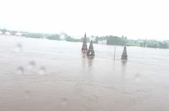 चंद्रभागेला तब्बल 13 वर्षानंतर पूर, 10 हजाराहून अधिक नागरिकांचं स्थलांतर
