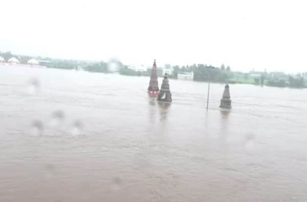 चंद्रभागेला तब्बल 13 वर्षानंतर पूर, 10 हजाराहून अधिक नागरिकांचं स्थलांतर