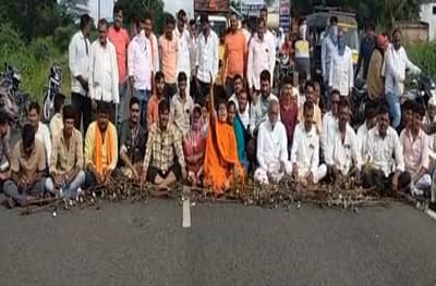 मराठवाड्यात ओला दुष्काळ जाहीर करा, स्वाभिमानी युवती आघाडीचा रास्तारोको