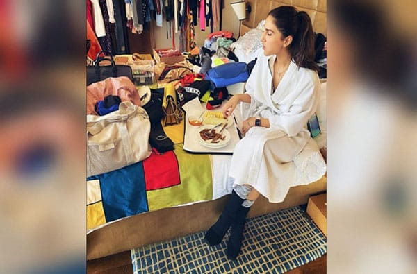 अभिनेत्री वाणी कपूरदेखील ‘फूडी’ अभिनेत्रींपैकी एक आहे. ती नेहमी वेगवेगळ्या ठिकाणी जाऊन नवनवीन पदार्थ खात असते.