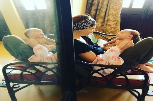 कल्कि इन्स्टाग्रामवर मोठ्या प्रमाणात सक्रिय आहे. ती नेहमी तिच्या आयुष्यातल्या छोट्या मोठ्या गोष्टी शेअर करत असते.