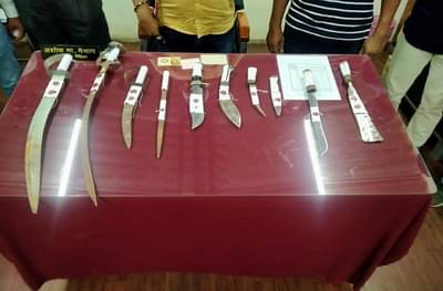 नागपुरात तलवार, सुरीसारख्या घातक शस्त्रांचा साठा जप्त, दोघांना अटक