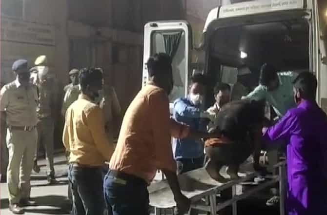 उत्तरप्रदेशात कार आणि बसमध्ये भीषण धडक, 7 लोकांचा मृत्यू, 32 जखमी