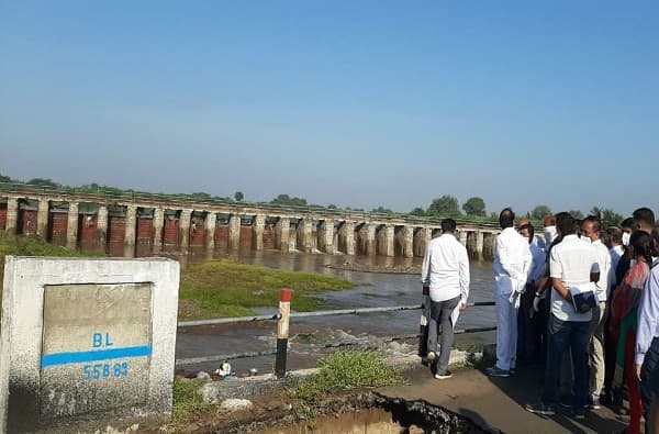 भल्या सकाळी अजित पवार मैदानात, बारामतीत नुकसानीची पाहणी, तातडीने पंचनाम्याचे आदेश