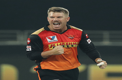 IPL 2020, SRH vs KKR : डेव्हिड वॉर्नरच्या आयपीएलमध्ये वेगवान 5 हजार धावा, विराट कोहलीला पछाडलं