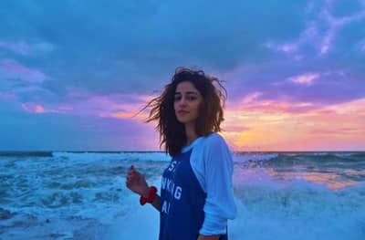 Photos | अनन्या पांडे गोव्यात, समुद्राच्या लाटांसोबतचा मनमोहक फोटो शेअर