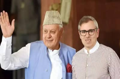 देशभरात भाजपकडून गुपकर गँगवर टीका, पण कारगिलमध्ये सत्तेसाठी फारुख अब्दुल्लांशी युती