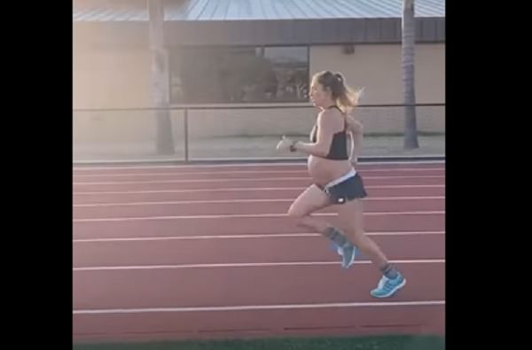 बापरे! 9 महिन्याची गर्भवती महिला 5 मिनिटांत 1.6 किमी धावली, VIDEO पाहून हादराल