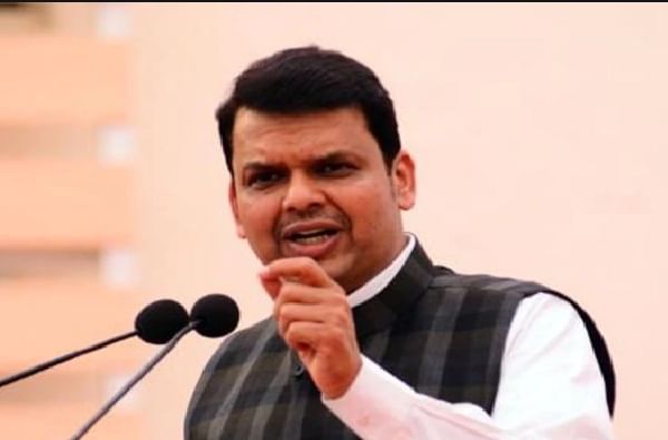 अनावश्यक बाबींकडे लक्ष देण्यापेक्षा शेतकर्यांना तातडीने मदत द्या, फडणवीसांचं मुख्यमंत्र्यांना पत्र अनावश्यक बाबींकडे लक्ष देण्यापेक्षा शेतकर्यांना तातडीने मदत द्या, फडणवीसांचं मुख्यमंत्र्यांना पत्र