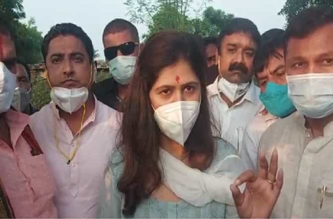 दुर्गा अष्टमीपर्यंत ऊसतोड कामगारांचे प्रश्न सोडवा; अन्यथा आंदोलन अटळ : पंकजा मुंडे