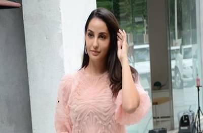 PHOTO : पिंक टॉप आणि डेनिम जीन्समध्ये दिलबर गर्ल नोरा फतेही, पाहा फोटो