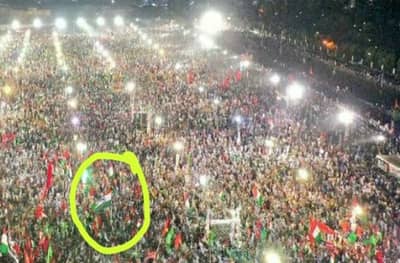 पाकिस्तानमध्ये नागरी युद्धाची स्थिती, सैन्य आणि पोलीस आमने-सामने, कराचीत तिरंगाही फडकावला?