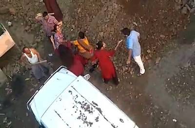 घराच्या वादातून दोन महिलांवर प्राणघातक हल्ला, महिलांच्या गुप्तांगावर बॅटने मारहाण, बीड हादरले