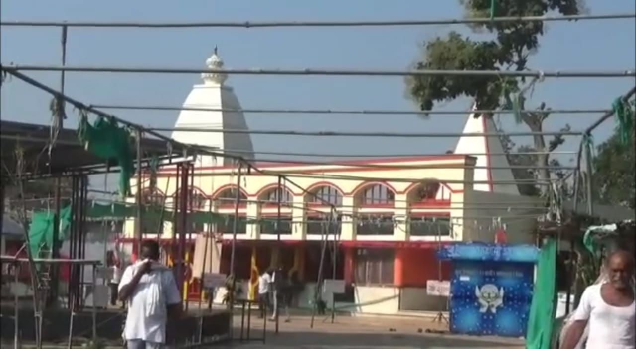 Navratri 2020 | मंदिरं सुनसान, भाविकांचं बाहेरुनच दर्शन, व्यावसायिकांचं नुकसान