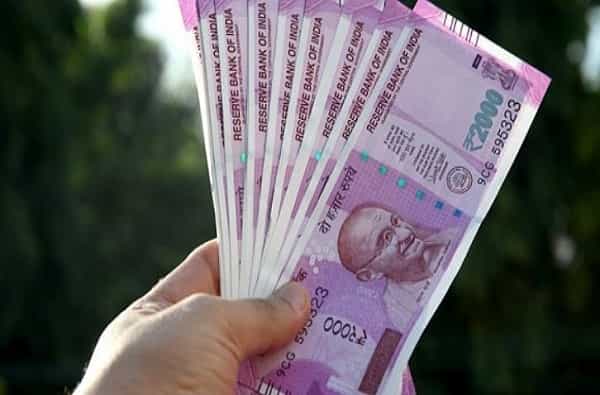 देशभरात पसरलेल्या कोरोनाच्या संकटात जर तुम्हाला चांगली कमाई करायची असेल तर तुमच्यासाठी सुवर्णसंधी आहे. आज आम्ही तुम्हाला असा काही व्यवसाय सांगणार आहोत ज्यामध्ये अवघ्या 5 हजारांमध्ये तुम्ही बक्कळ पैसे कमवू शकता.
