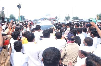 पंकजा मुंडे आठ महिन्यांनी बीडला, ढोल-ताशांचा गजर, फटाक्यांच्या आतषबाजीने स्वागत