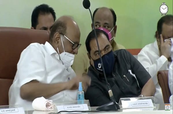 एकनाथ खडसे हे आज राष्ट्रवादीत प्रवेश घेणार आहेत. त्यामुळे संपूर्ण खान्देशातून खडसे समर्थकांनी मुंबईत हजेरी लावली.