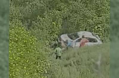 साताऱ्यात 400 फूट दरीत कोसळली स्विफ्ट कार, महिलेचा जागीच मृत्यू, 2 जखमी