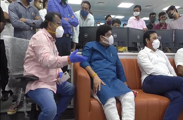 कल्याण-डोंबिवलीत सहा मुलांचे अपहरण करुन खून, स्मार्ट सिटी प्रकल्पाशी विद्यार्थ्यांनाही जोडा : रविंद्र चव्हाण कल्याण-डोंबिवलीत सहा मुलांचे अपहरण करुन खून, स्मार्ट सिटी प्रकल्पाशी विद्यार्थ्यांनाही जोडा : रविंद्र चव्हाण