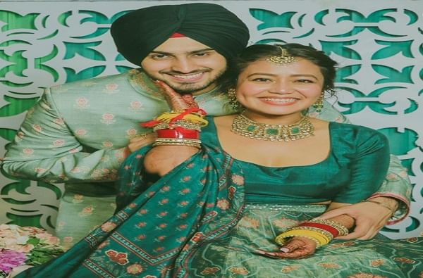 Neha Kakkar | गायिका नेहा कक्कर लग्नबंधनात, सोशल मीडियावर फोटो व्हायरल