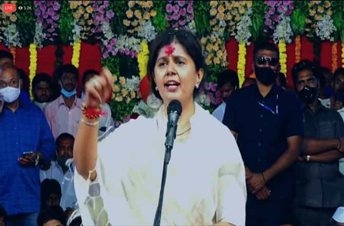 पंकजा मुंडे संपल्या असं वाटणाऱ्यांनी ही जनसंपत्ती पाहावी; पंकजा मुंडेंचा विरोधकांना टोला