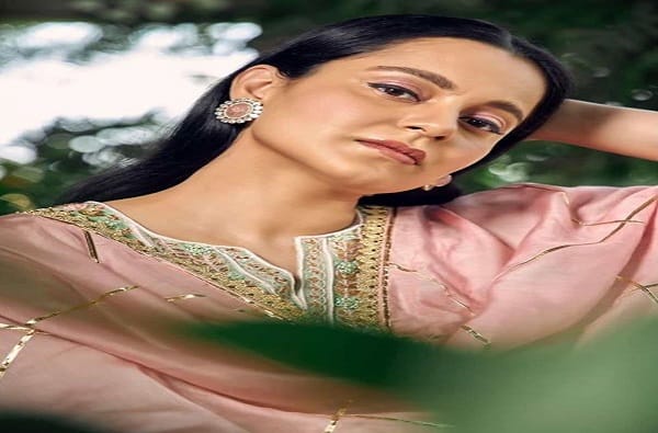 देशात आरक्षणाचा मुद्दा अत्यंत संवेदनशील समजला जातो.  आरक्षणासाठी नक्की निकष कोणता असावा, यावर बऱ्याच काळापासून चर्चा सुरू आहे. जातीच्या आधारे आरक्षण द्यावं की आर्थिक परिस्थिती लक्षात घेता ? या महत्त्वाच्या विषयावर आता कंगना राणौतनं मत मांडलं केलं आहे.