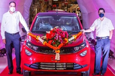 टाटा मोटर्सची कमाल, 40 लाख गाड्यांच्या उत्पादनाचा विक्रम