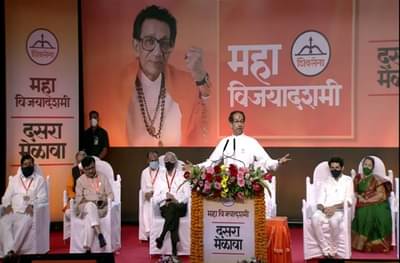 Live | आम्ही तुमच्यासारखे गुळाच्या ढेपाला चिकटणारे मुंगळे नाहीत, पण वाटेला जाल तर..., उद्धव ठाकरेंचा दसरा मेळाव्यात इशारा