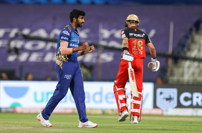 IPL 2020, MI vs RCB : यॉर्करकिंग जसप्रीत बुमराहचे आयपीएलमधील 100 विकेट्स पूर्ण